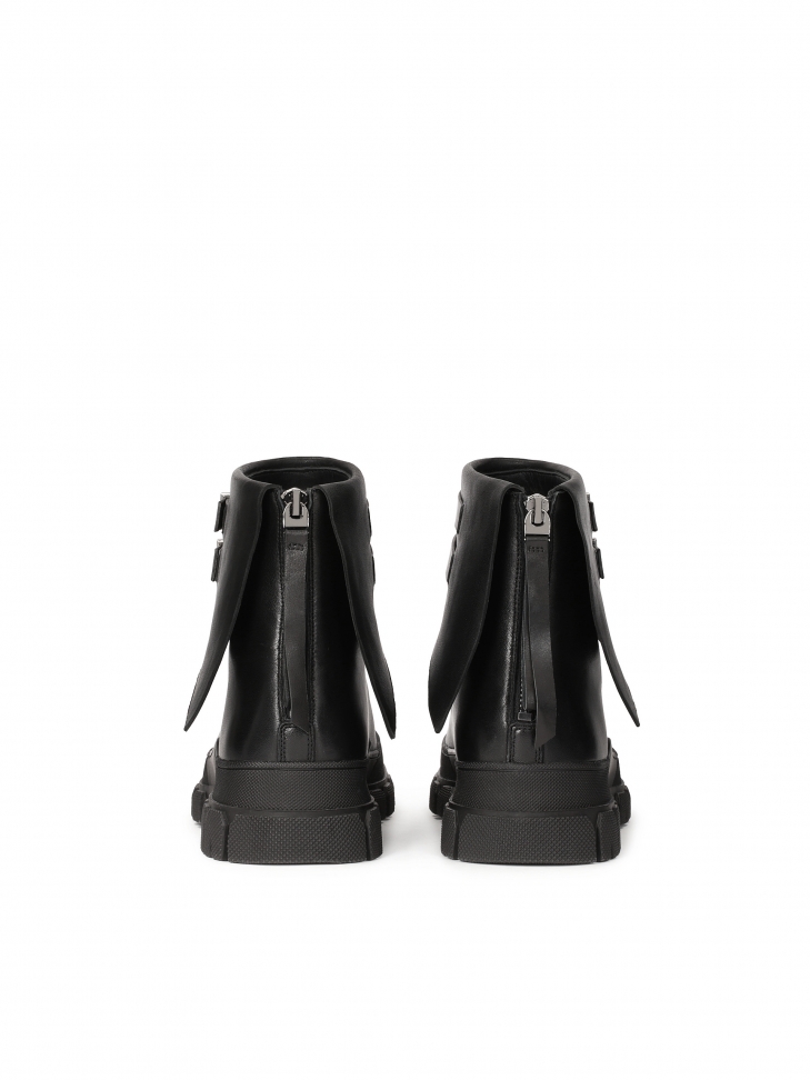 Skórzane botki z wywiniętą cholewką