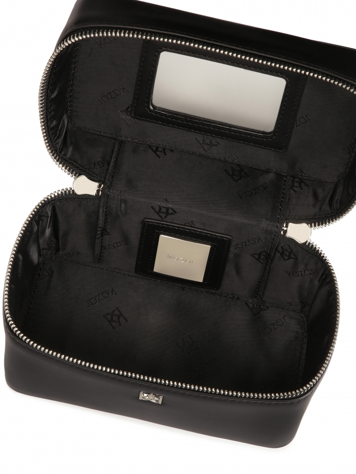 Mała skórzana kosmetyczka z paskiem