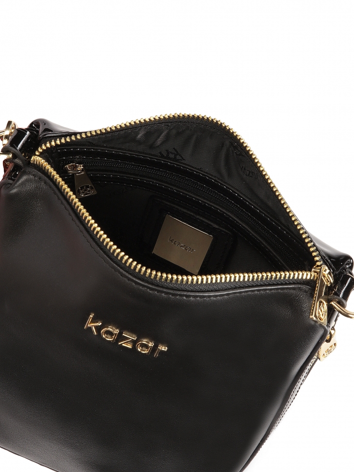 Czarna listonoszka na ramię z dwóch rodzajów skór