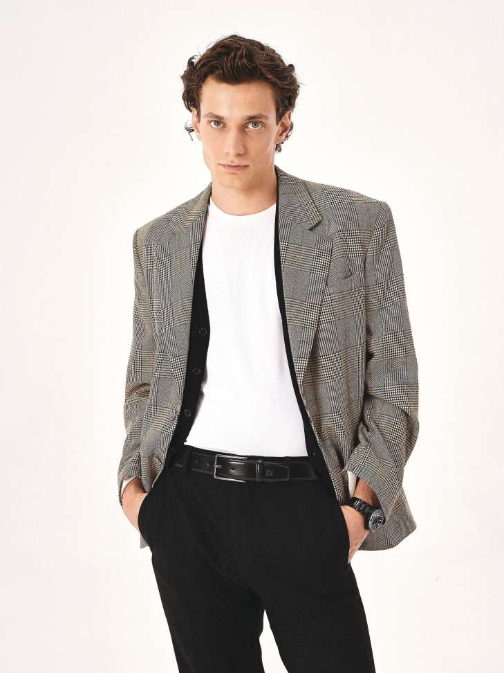 Czarny pasek męski z przeszyciami