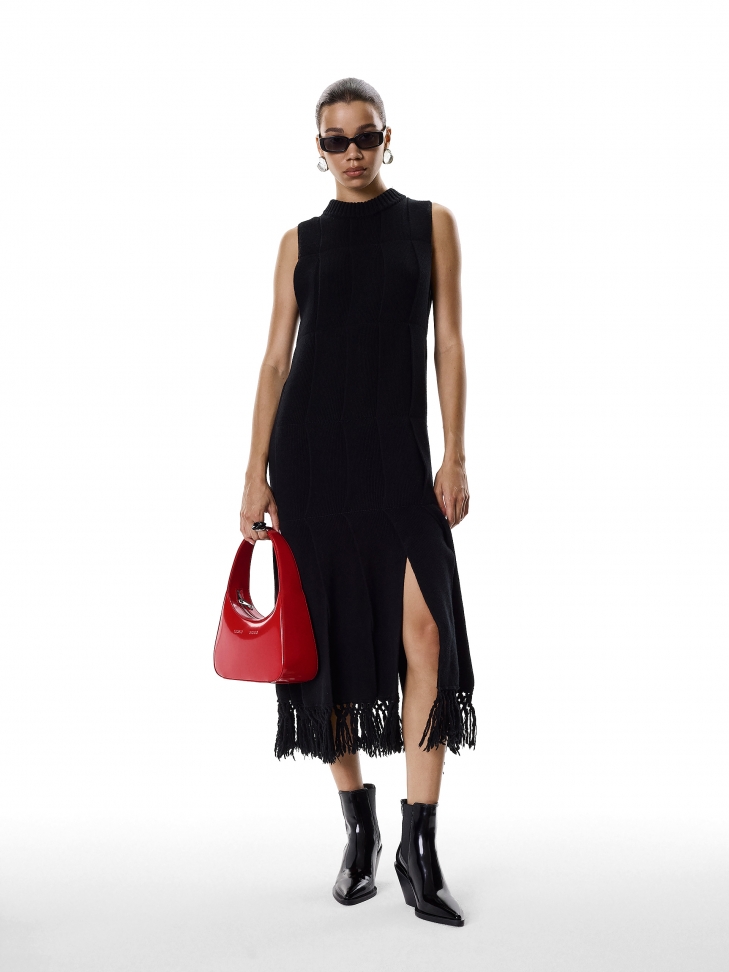 Czerwona torebka z uchwytem do ręki