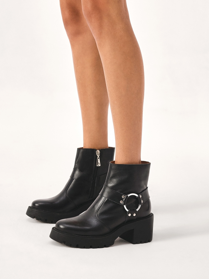 Botki na suwak na szerokim obcasie