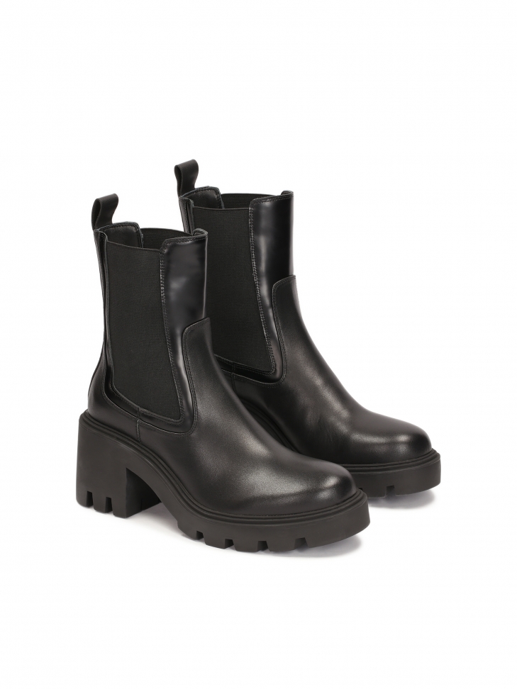 Wsuwane botki na grubym obcasie z bieżnikiem