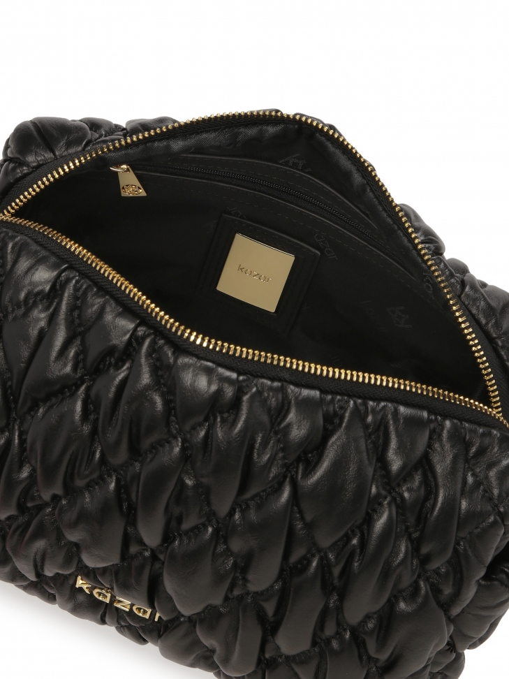 Czarna skórzana kosmetyczka z pikowaniem