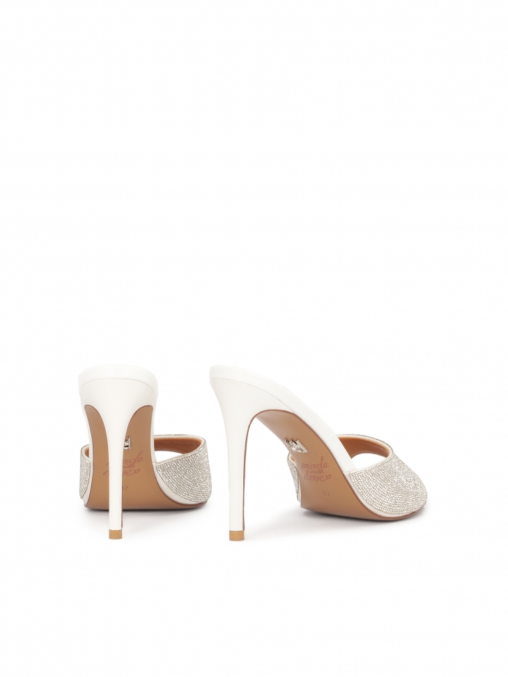 Białe skórzane klapki wedding z yształkami