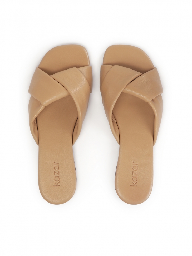 Beżowe klapki z miękkimi paskami