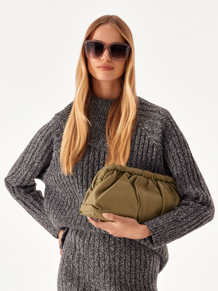 Klasyczne damskie okulary w jasnym kolorze