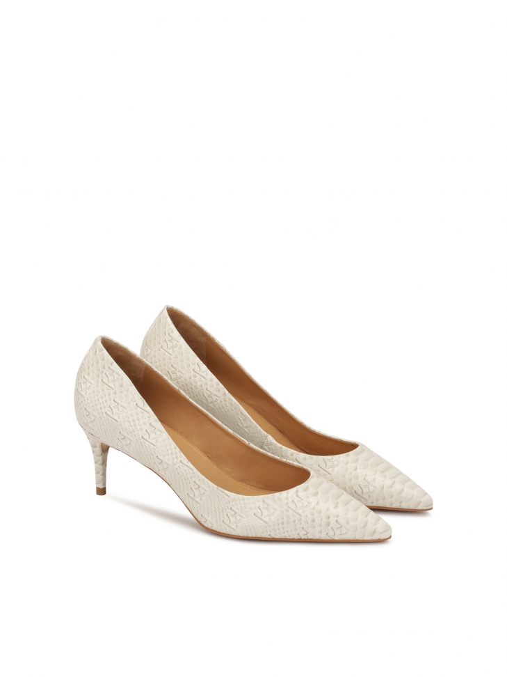 Skórzane czółenka w tłoczone monogramy KAZAR