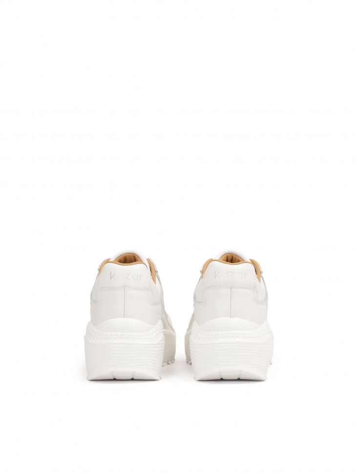 Białe skórzane sneakersy na grubej podeszwie