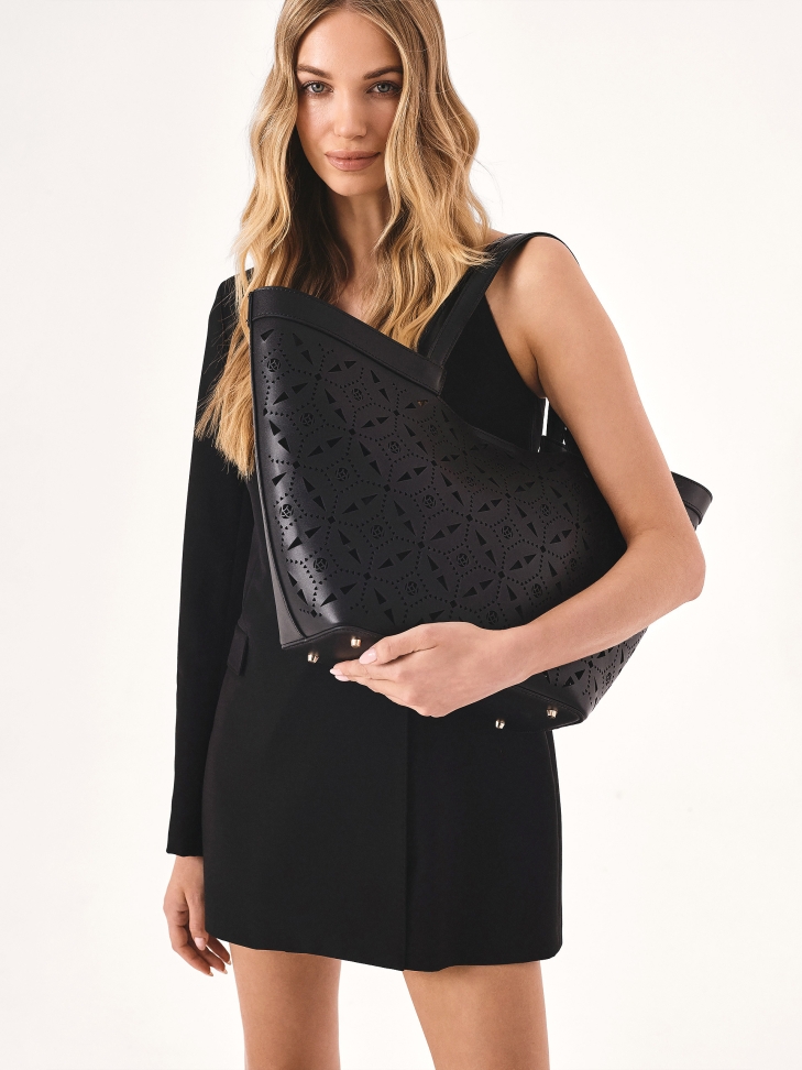 Skórzana torebka łódka w ażurowy wzór