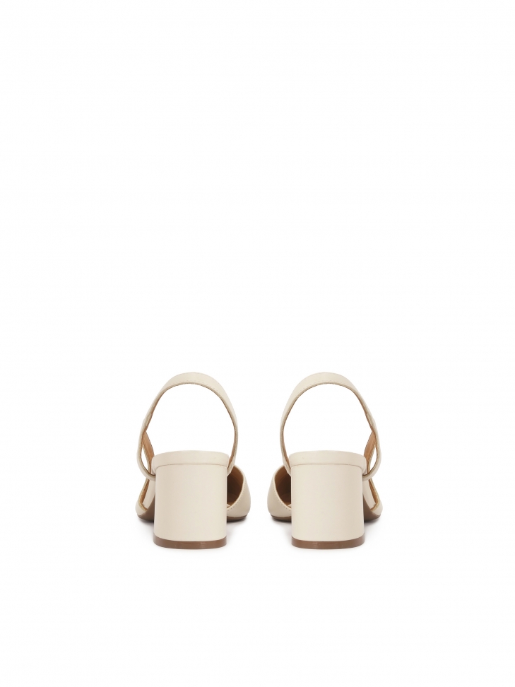 Kremowe czółenka z wyciętą cholewką