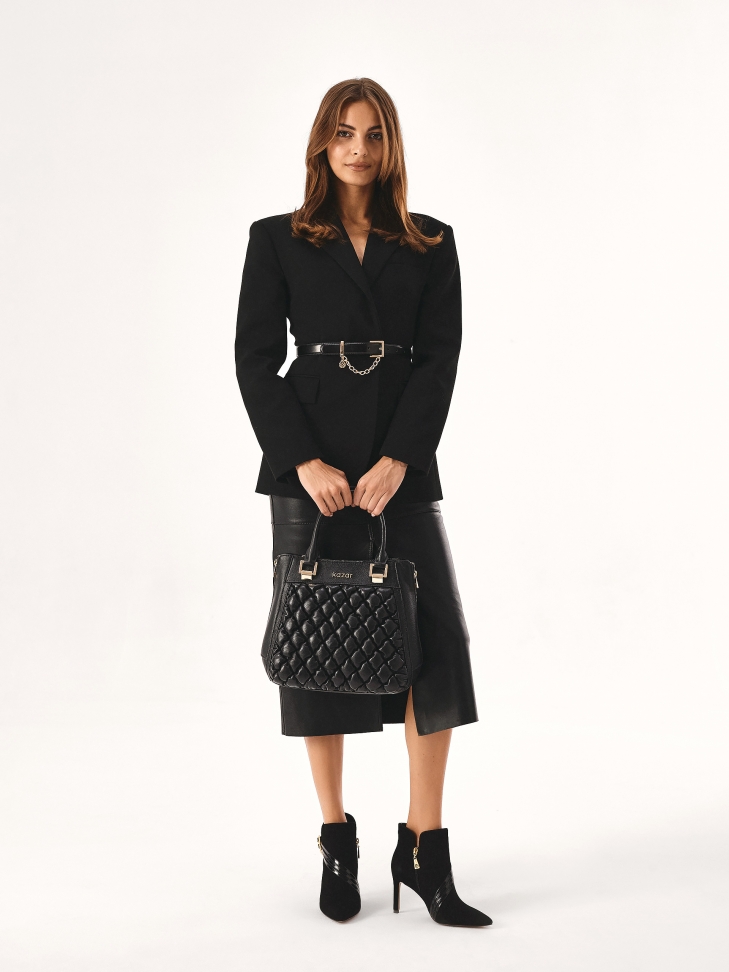 Zamszowe botki zdobione paskami