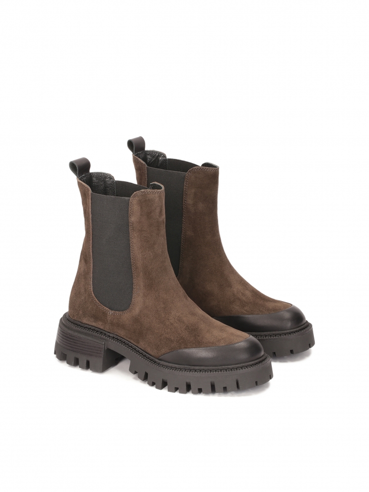 Wsuwane botki z elastycznymi wstawkami