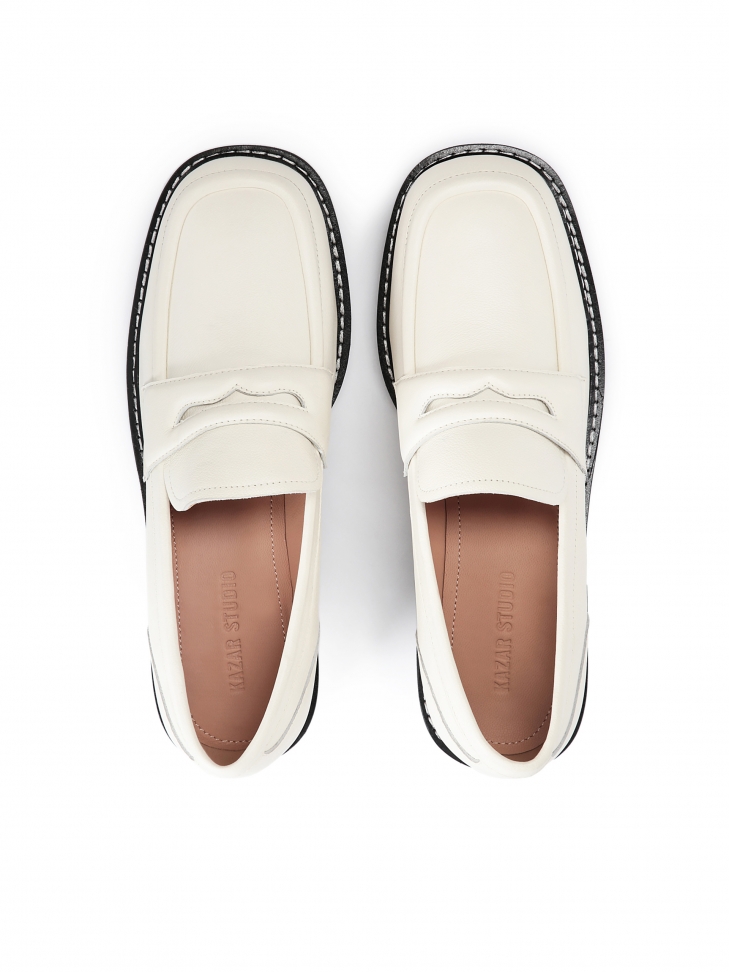 Skórzane loafersy w kolorze amanej bieli