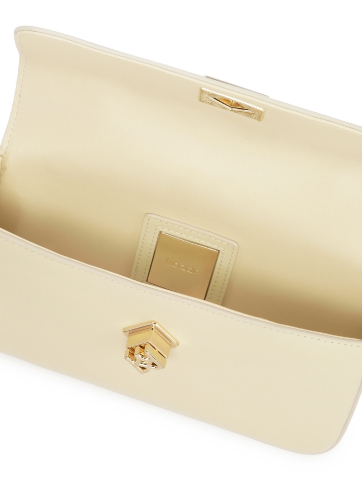 Kremowa sztywna torebka z łańcuchem