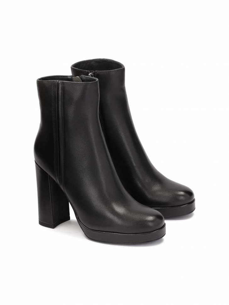 Klasyczne botki ze skóry na obcasie