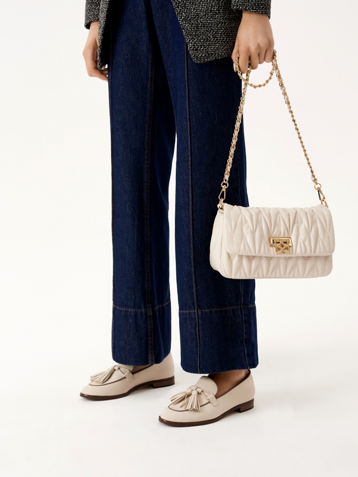 Skórzana torebka z oryginalnym pikowaniem