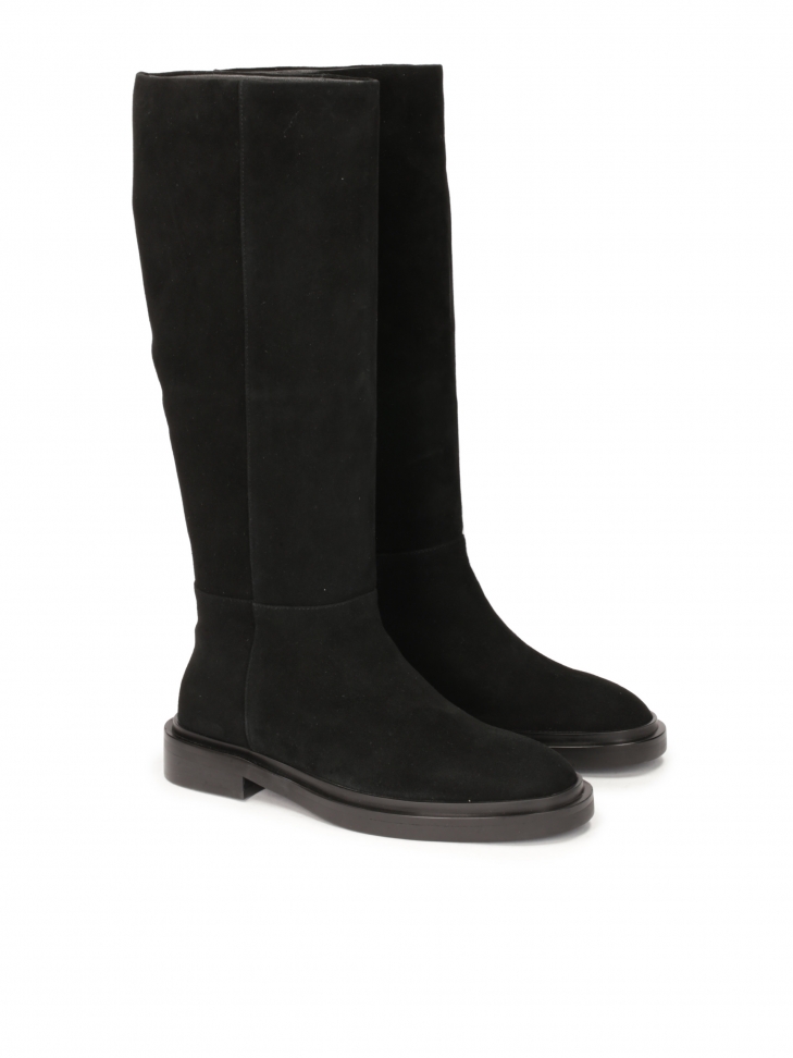 Zamszowe czarne kozaki ze wsuwaną cholewką