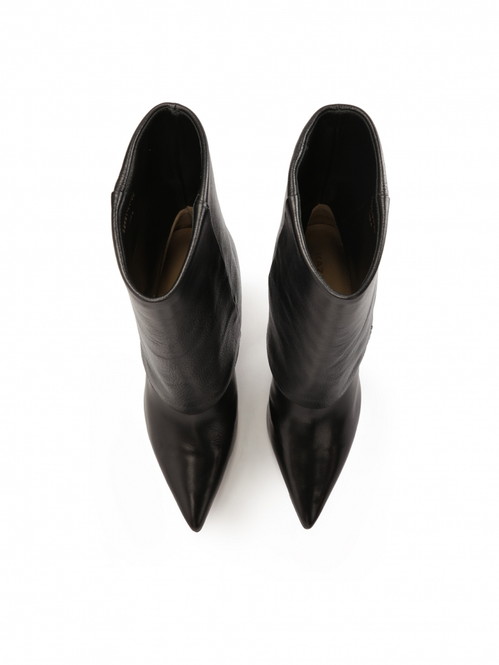 Czarne botki z wywiniętą cholewką