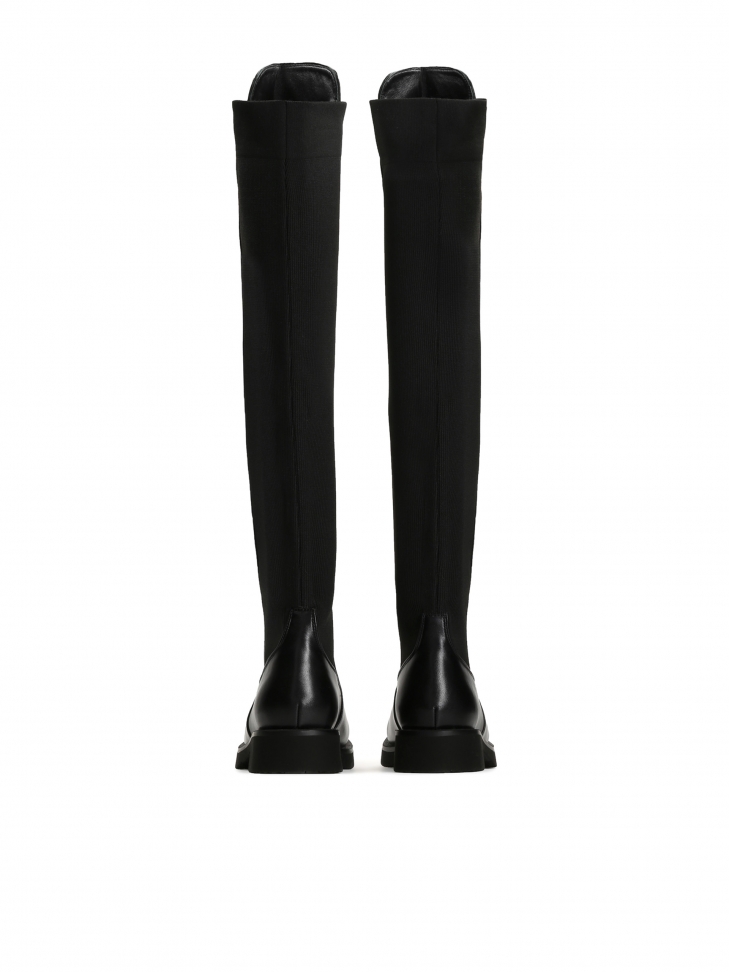 Czarne muszkieterki z łączonych materiałów