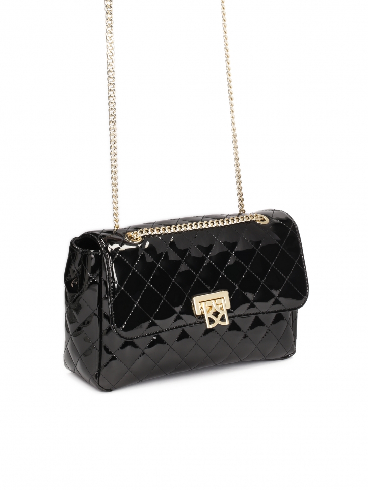 Lakierowana pikowana torebka na łańcuszku