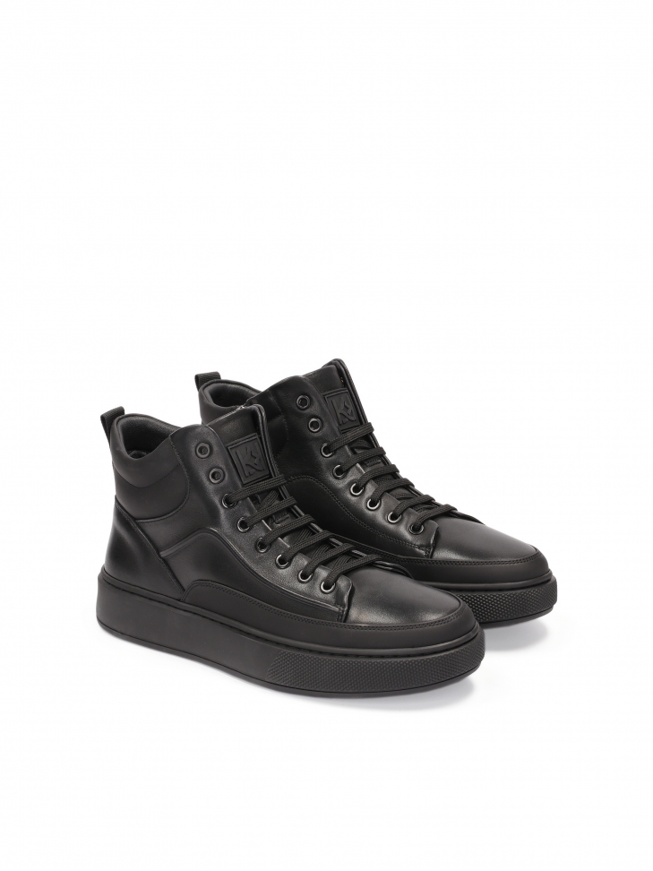 Modne sneakersy z wysoką cholewką