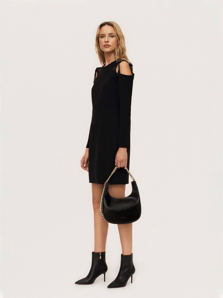 Czarne skórzane botki z noskami zakończonymi w szpic