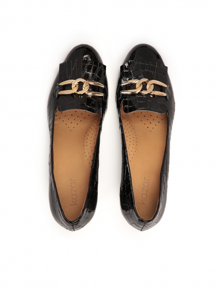 Czółenka z lakierowanej tłoczonej skóry