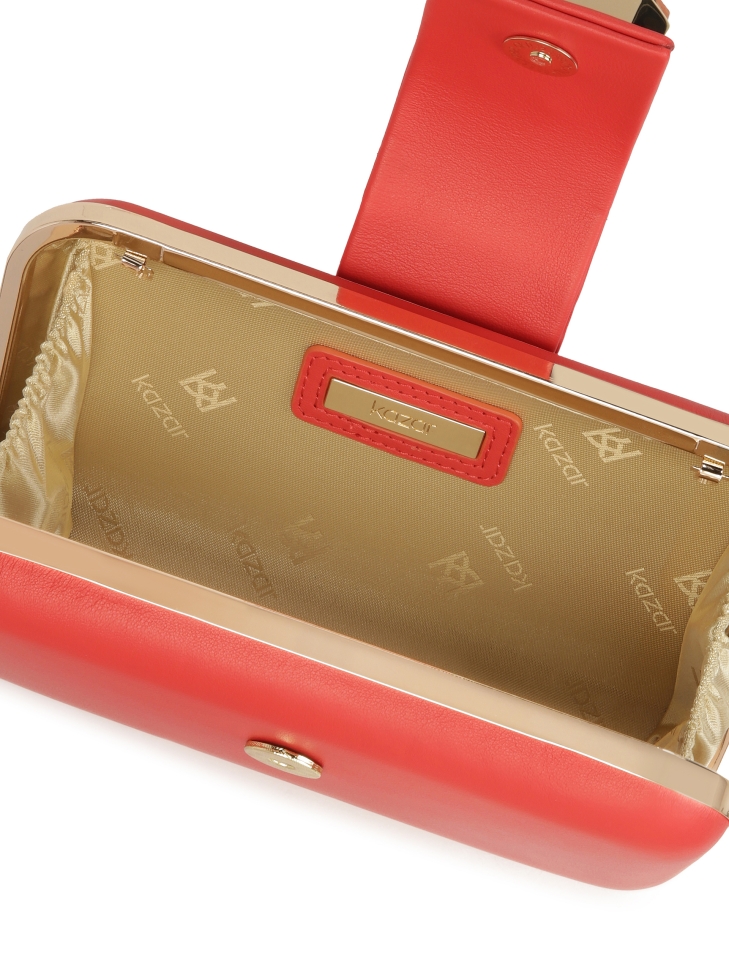 Wieczorowa torebka z błyszczącym kamieniem