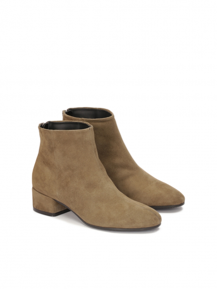 Klasyczne botki z zamszu na niskim obcasie