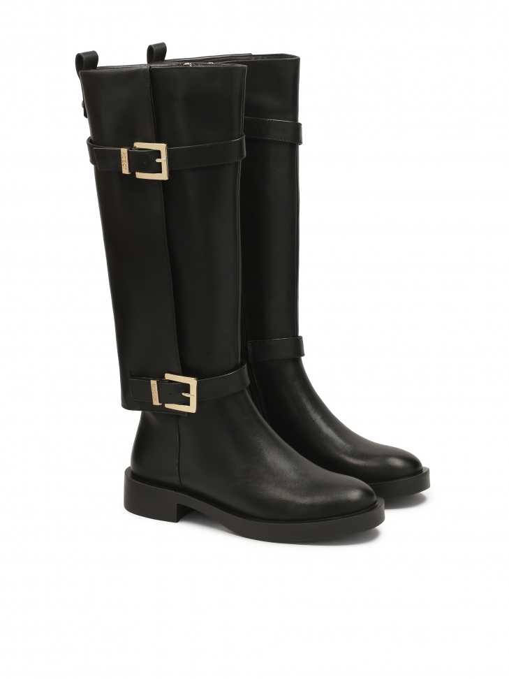 Czarne płaskie kozaki z nakładaną cholewką