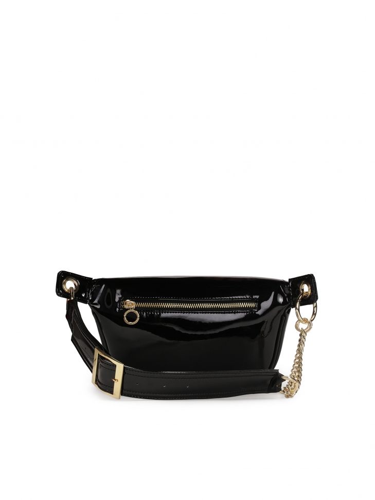 Lakierowana torebka typu nerka