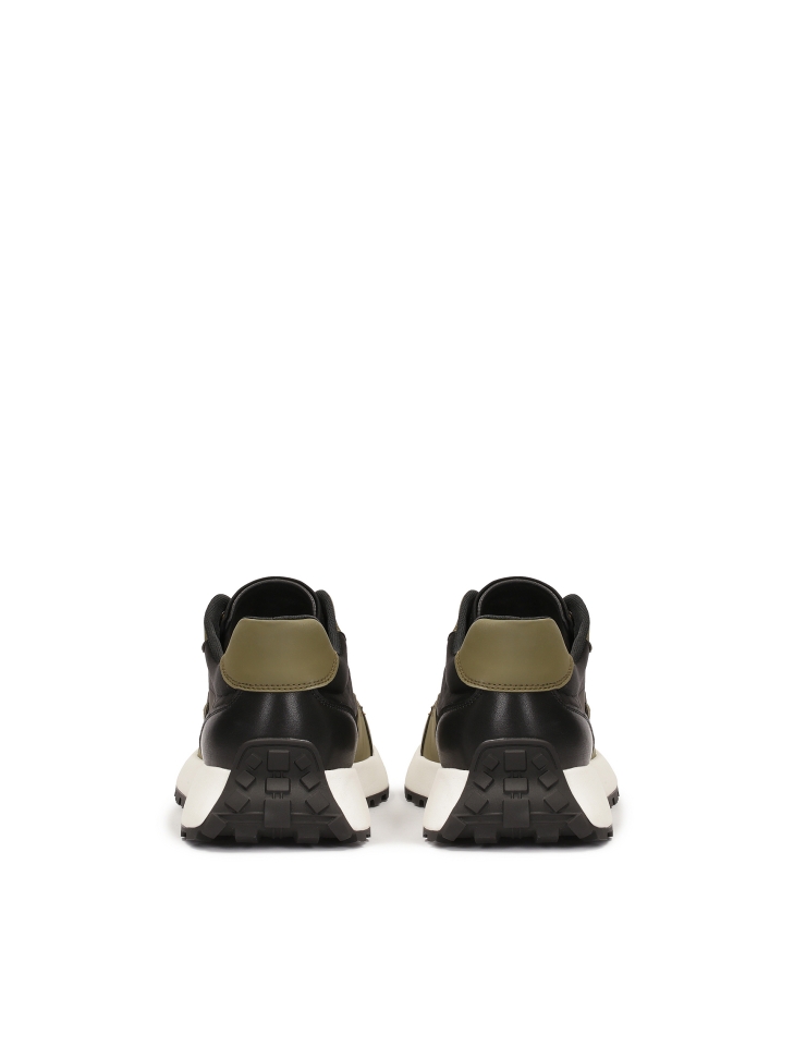 Sznurowane sneakersy w kontrastujących kolorach