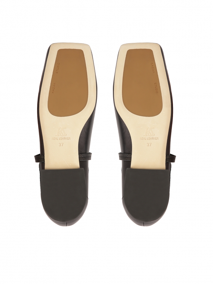 Czarne czółenka na płaskiej podeszwie z kwadratowym noskiem