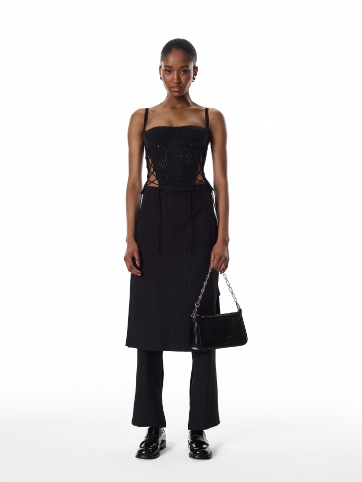 Lakierowane półbuty z przeszyciem na przodzie