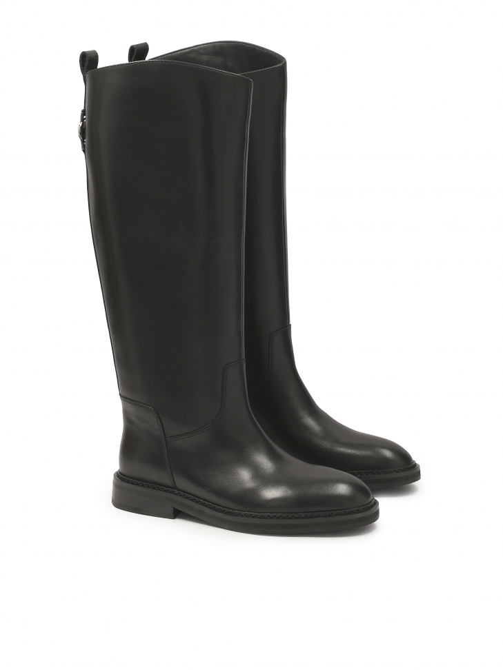 Wsuwane czarne kozaki na płaskiej podeszwie