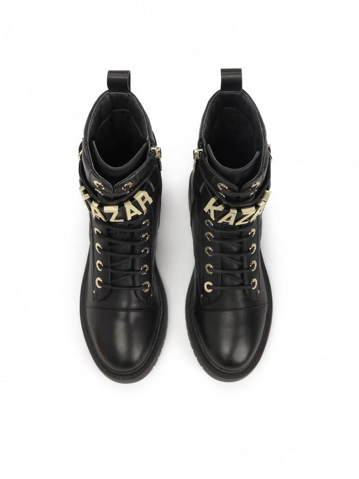 Skórzane trzewiki z metalowym napisem