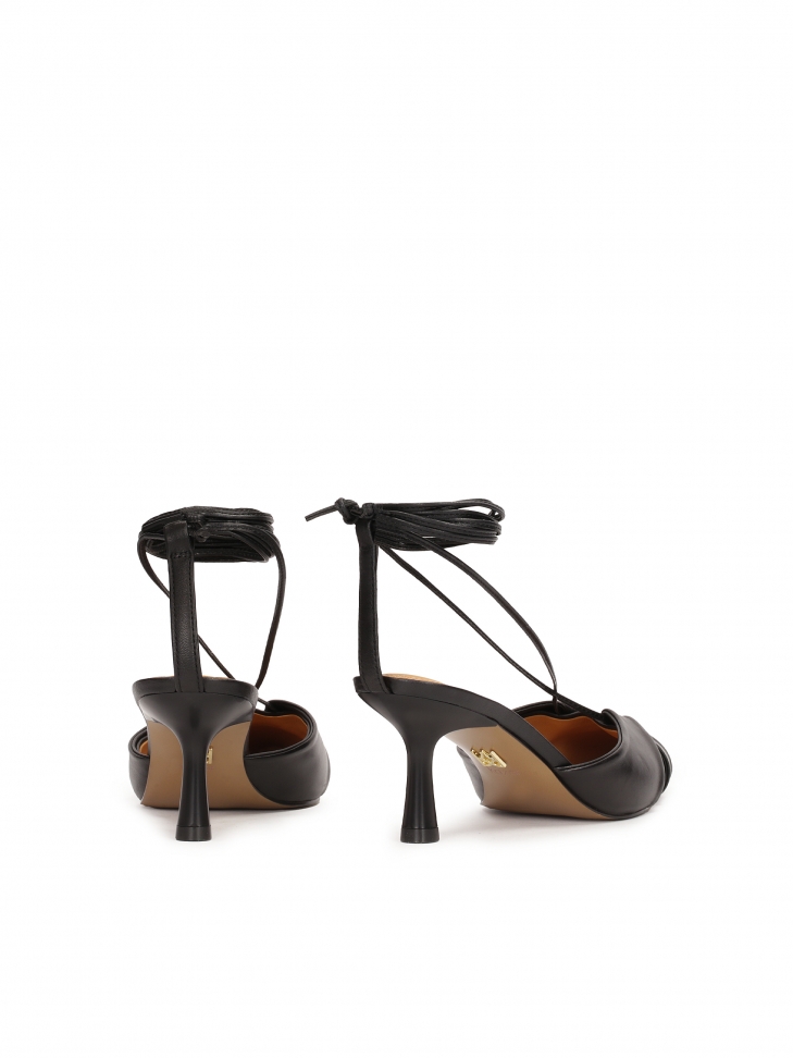 Czarne czółenka z wiązaniem wokół kostki