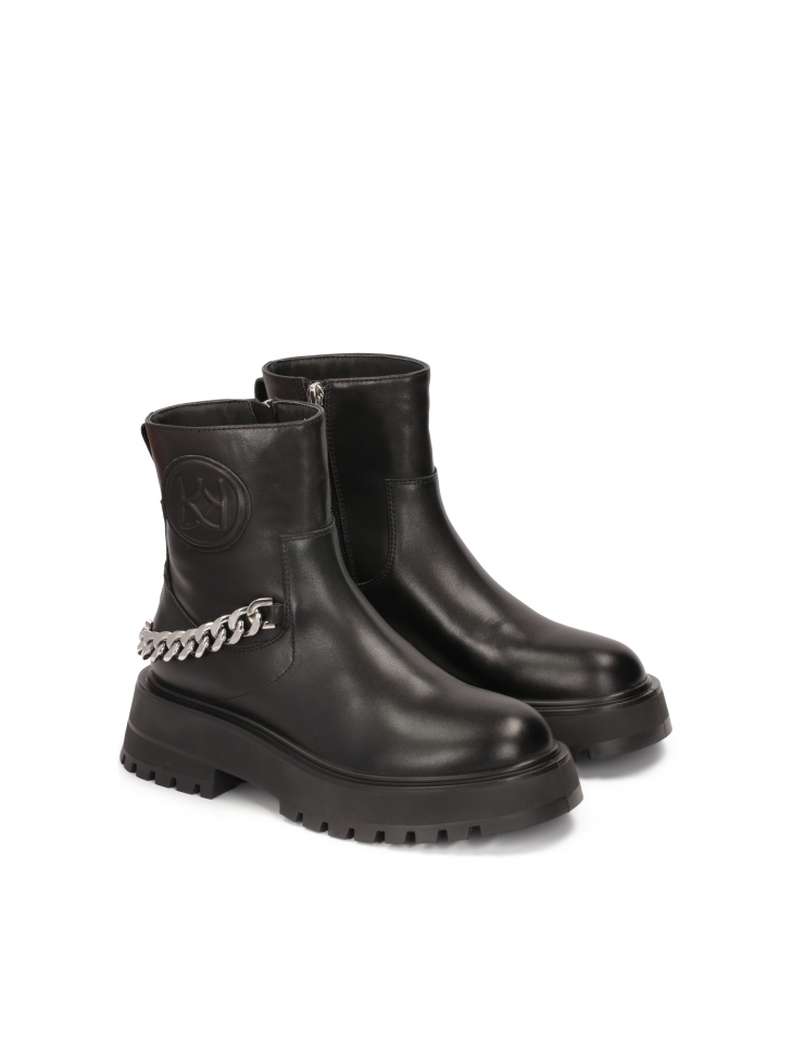 Skórzane czarne botki z suwakiem i łańcuchem