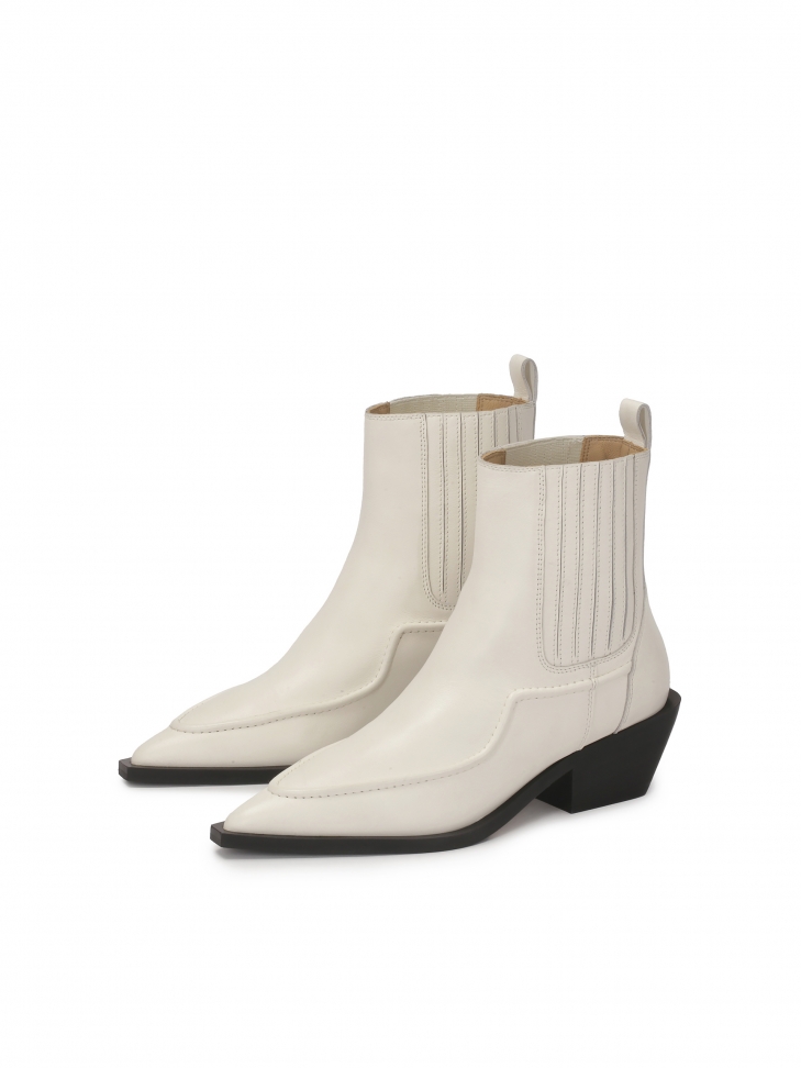 Skórzane kowbojki w kolorze amanej bieli