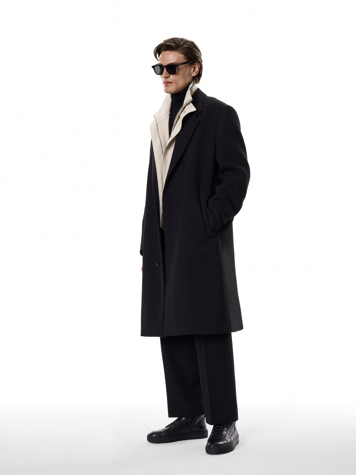 Czarne sneakersy z wysoką cholewką i sznurowaniem