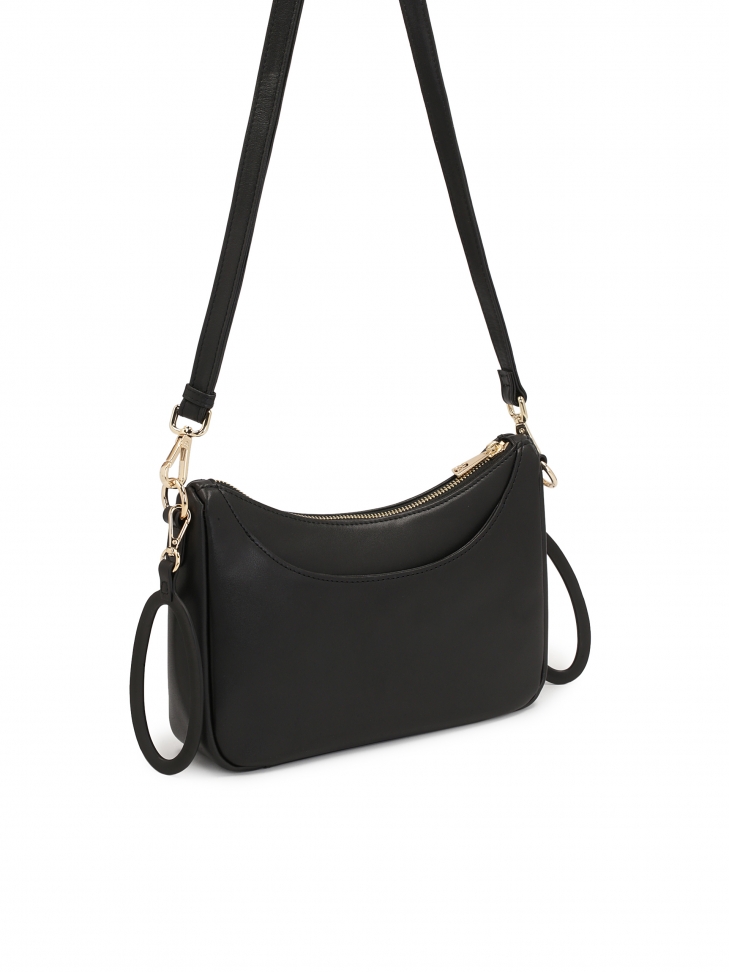 Czarna torebka na pasku z możliwością przypięcia do wózka