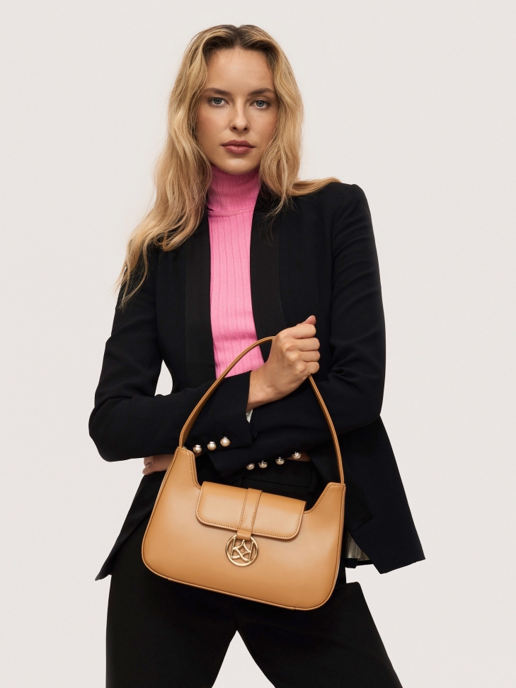 Jasnobrązowa torebka baguette z klapką