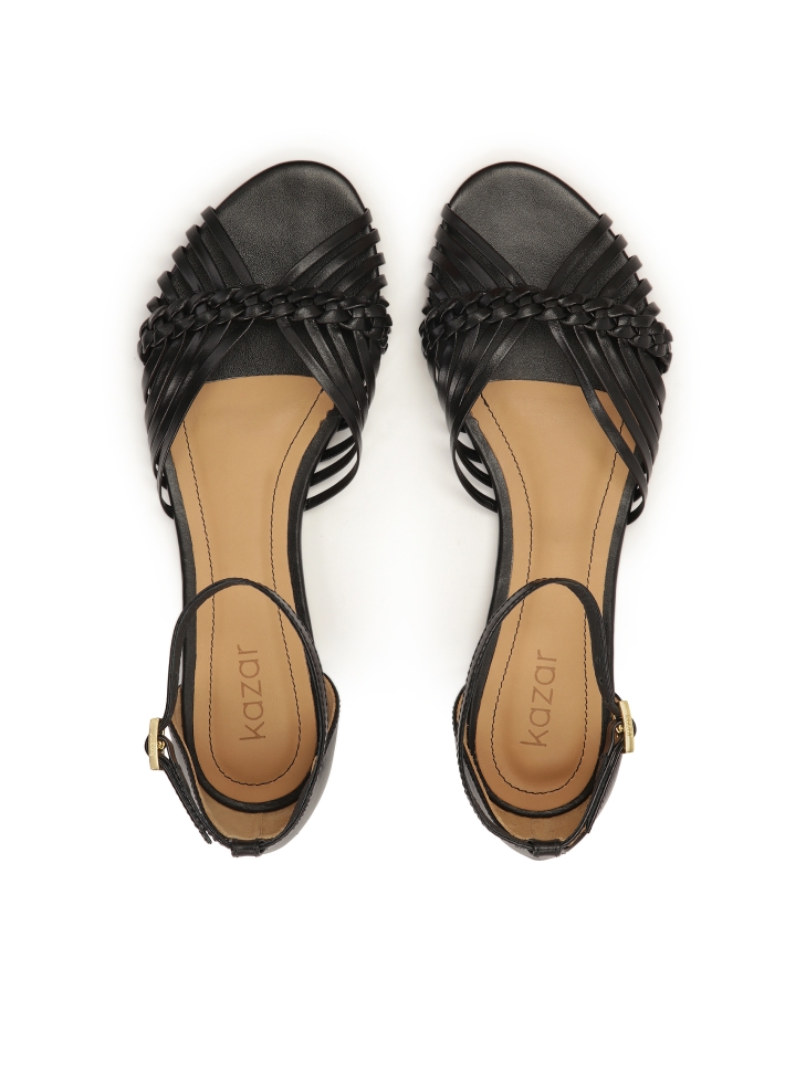 Płaskie sandały z zabudowaną piętą