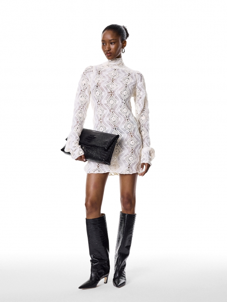 Modne kozaki z tłoczonej skóry w okodyli wzór