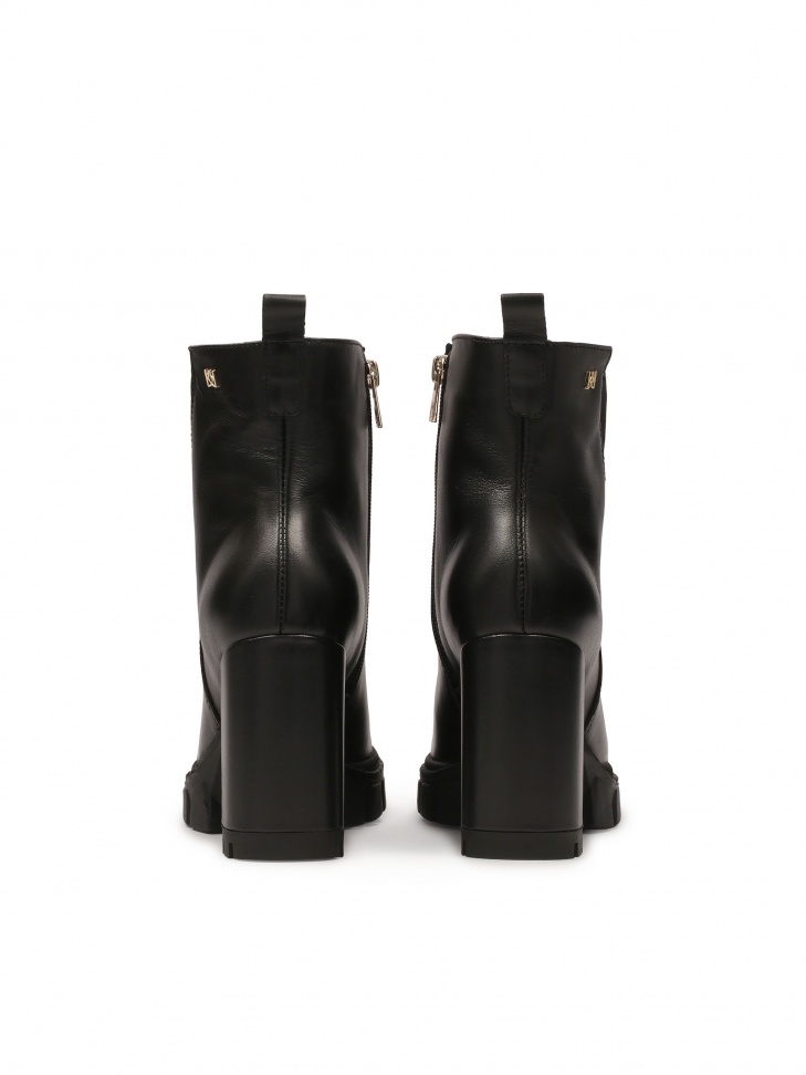 Botki z suwakiem na słupku i platformie