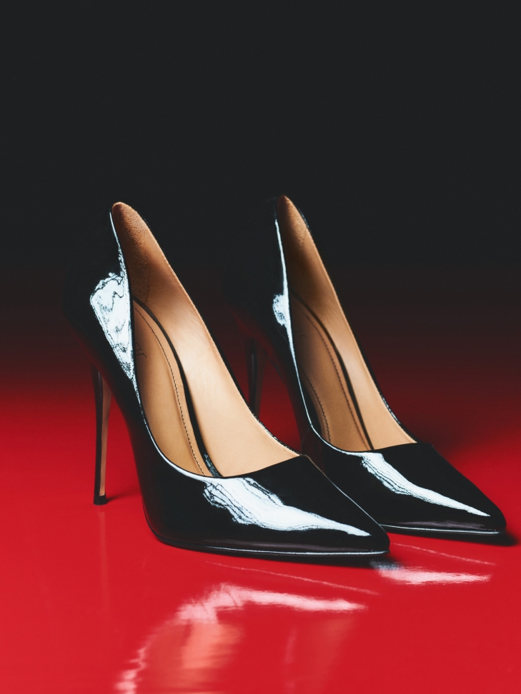 Czarne lakierowane czółenka na wysokim obcasie