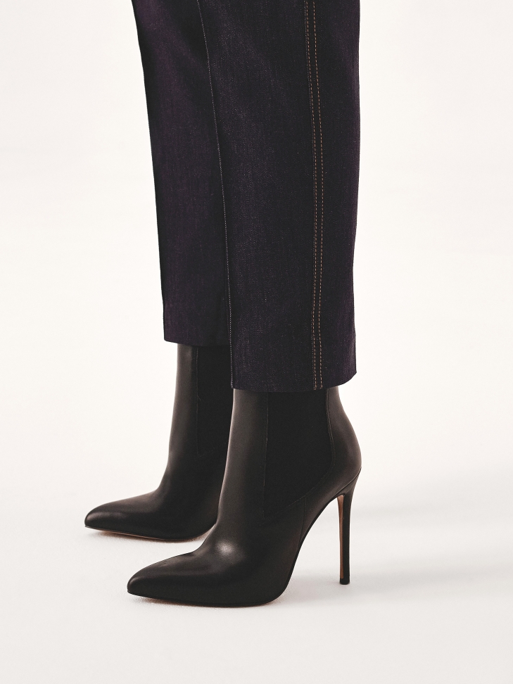 Czarne wsuwane botki na smukłym obcasie