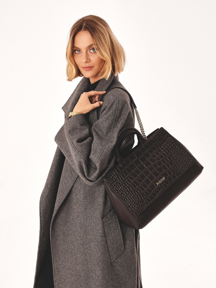 Szykowna torebka w formie kuferka z rączkami