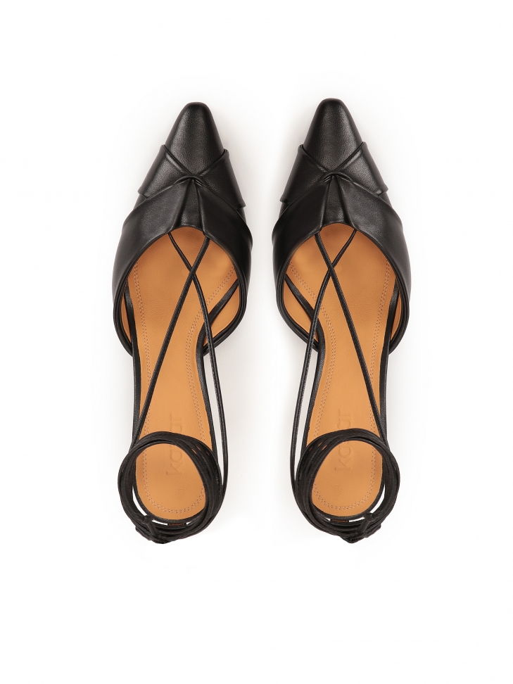 Czarne czółenka z wiązaniem wokół kostki